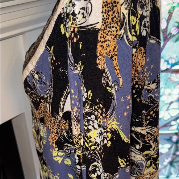 Free People Catch Me If You Can - Black and Gold Patterned Crop Top - NWOT - Picture 7 of 7